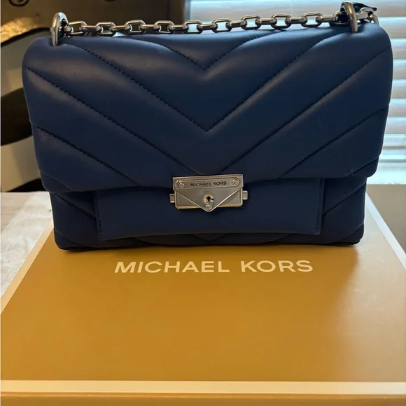 Brand new medium sized Michael Kors Shoulder Bag. Comes with dust bag and box - Picture 2 of 4